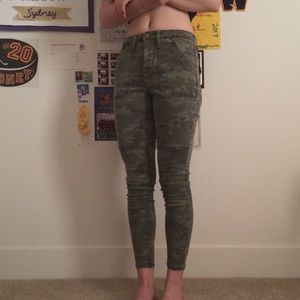 high-rise camo print jeans!